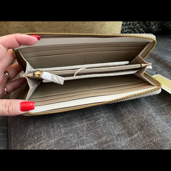 Michael Kors purse and matching wallet NWT - Picture 16 of 16